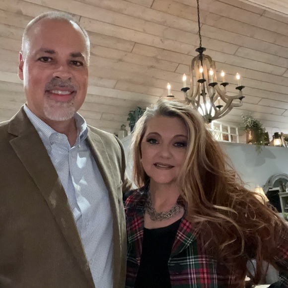 Meet your Posher, Stephanie - Picture 3 of 3